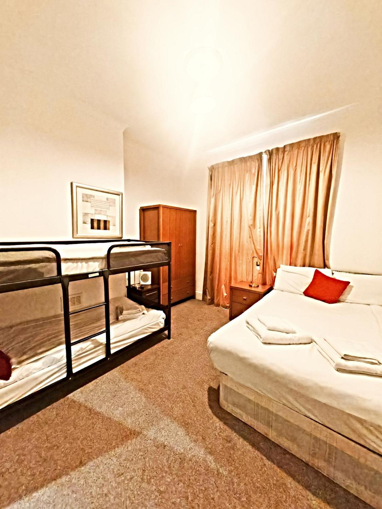 Headsonbed Spacious Excel Canarywharf Apartment For The Larger Group Near Blackwall Station London Eksteriør bilde